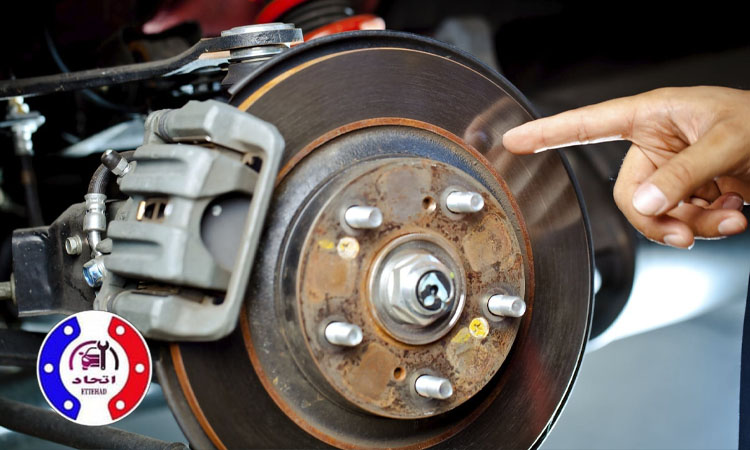 بررسی زمان‌بندی استاندارد سرویس سیستم ترمز خودرو