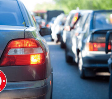 آیا رانندگی در ترافیک سنگین به سیستم ترمز آسیب می‌زند؟