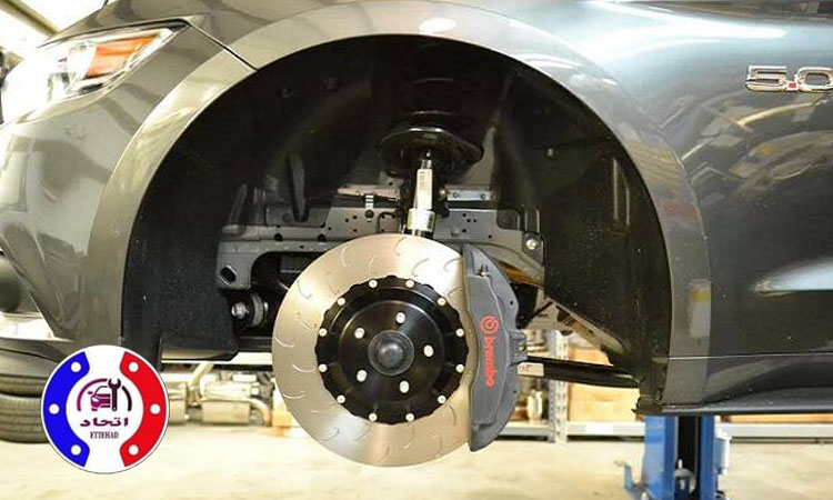 چرا بعضی خودروها مسیر ترمز طولانی تری دارند؟